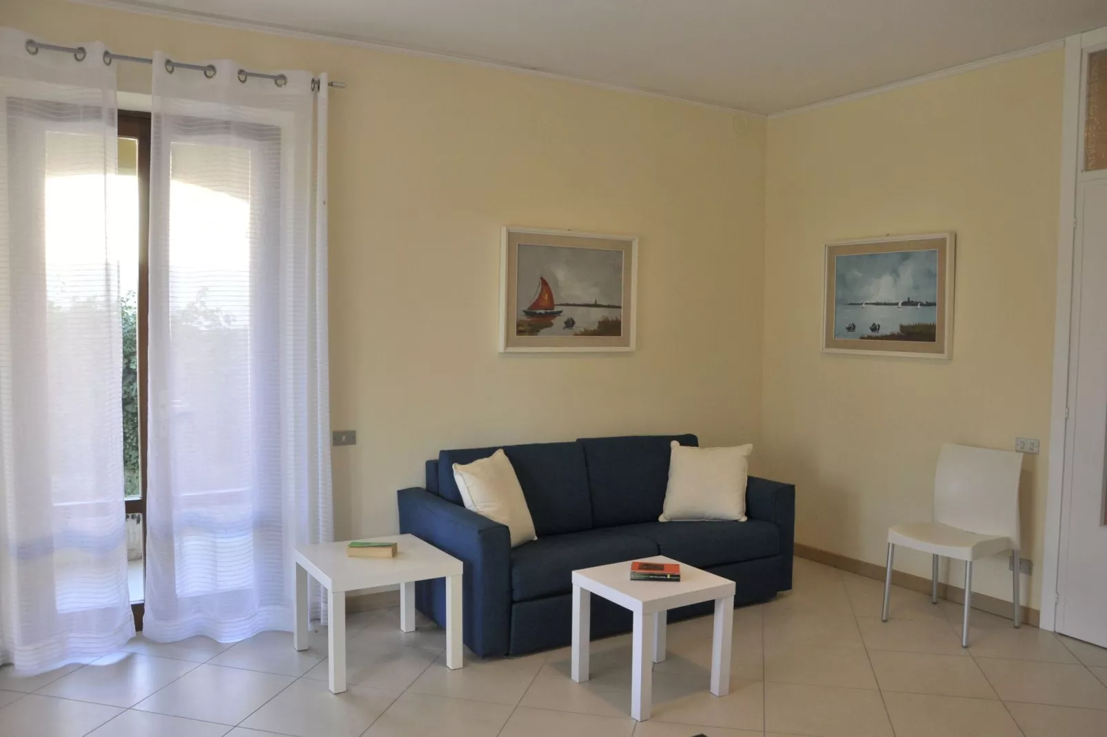 Argentina Uno-Living room