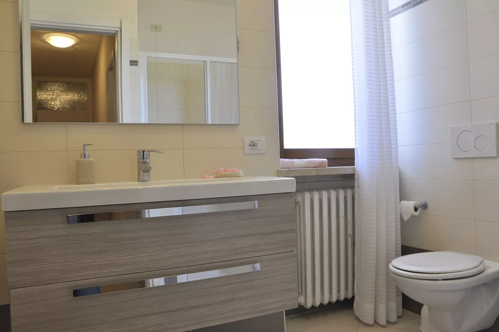 Argentina Uno-Bathroom