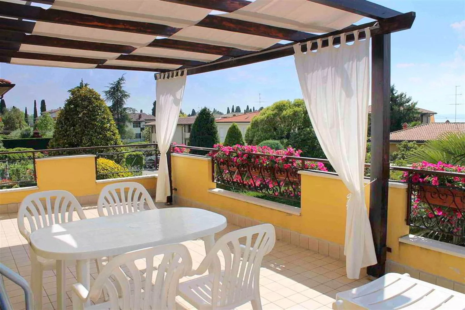 Argentina Quattro-Terrace balcony