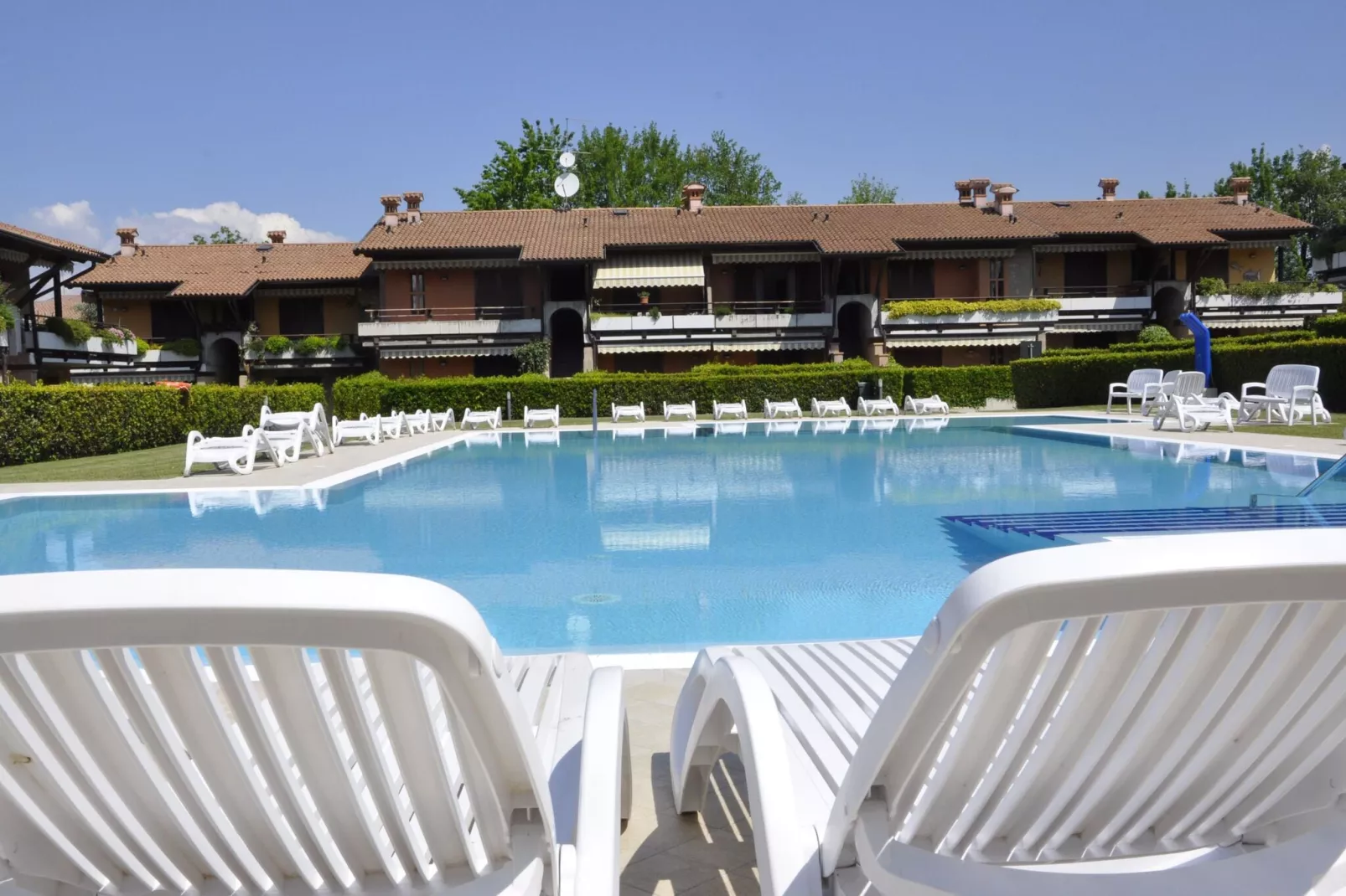 Casara Elle Otto-Pool