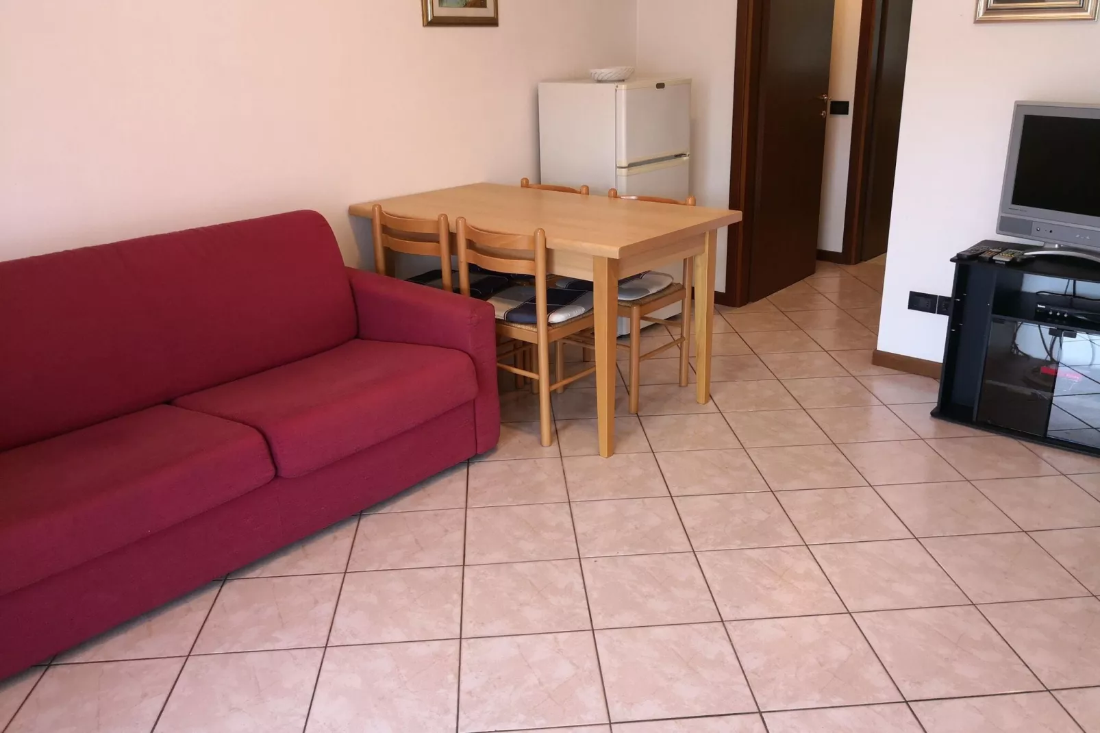 Casara Elle Otto-Living room