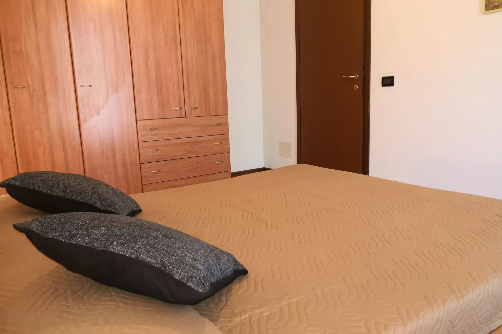 Casara Elle Otto-Bedroom