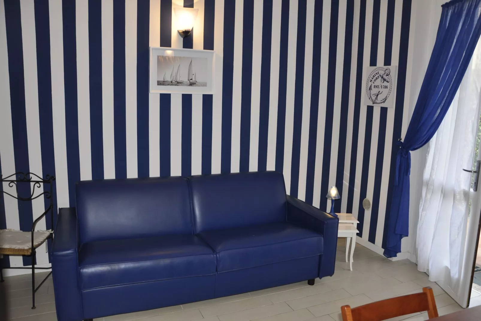 Casara Blu-Salon