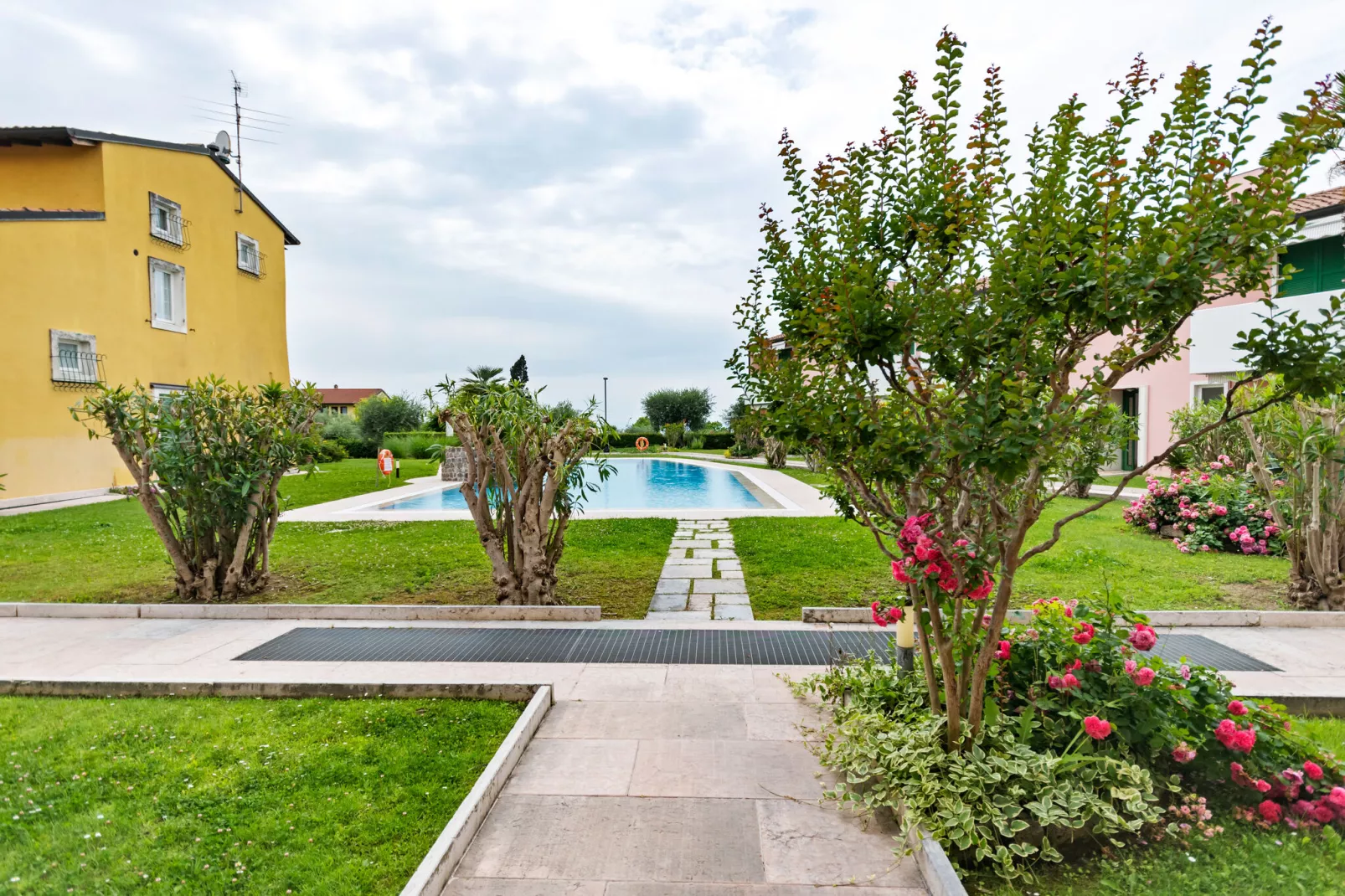 Meridiana Tre-Gardens summer