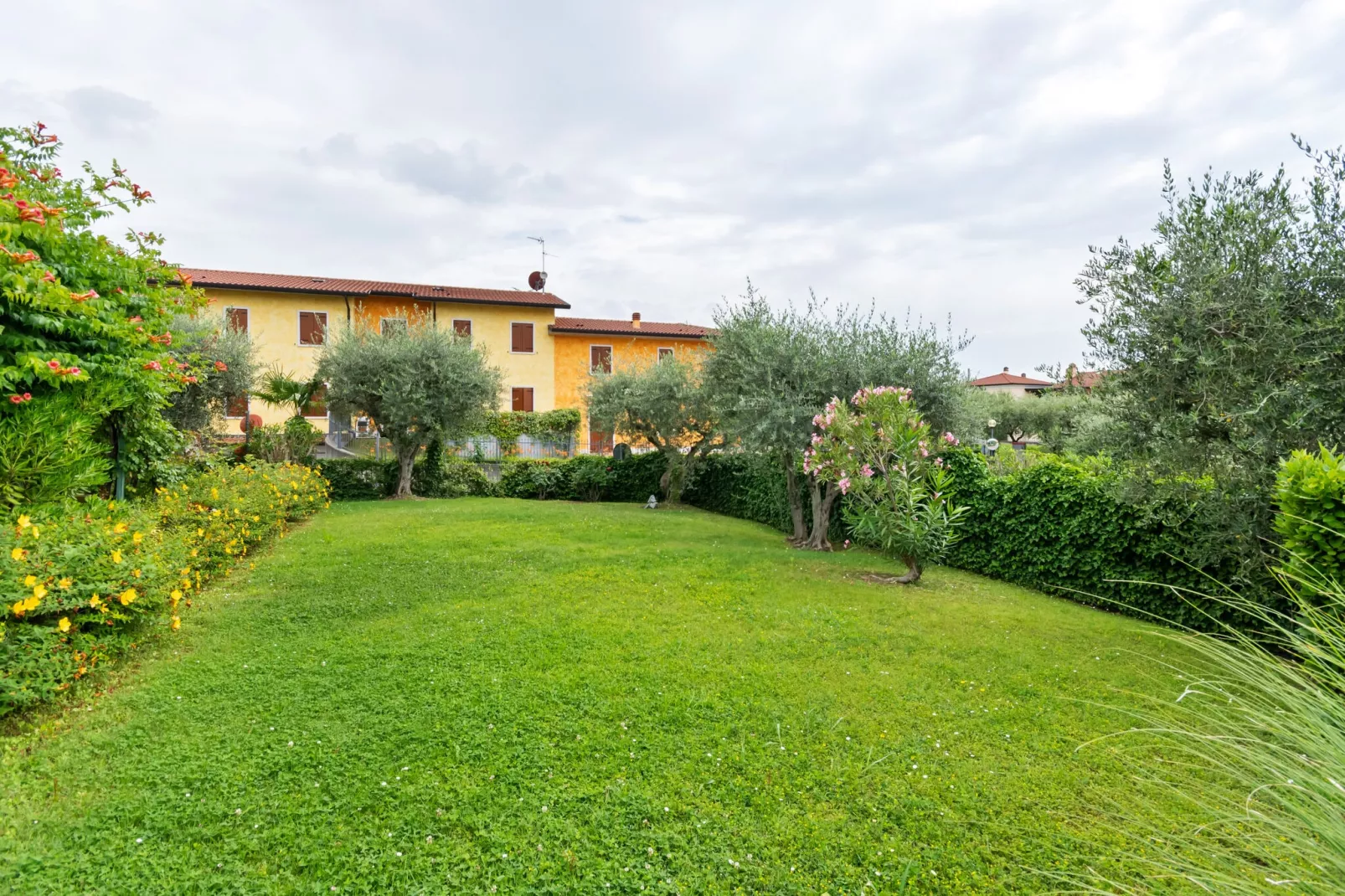 Meridiana Tre-Gardens summer