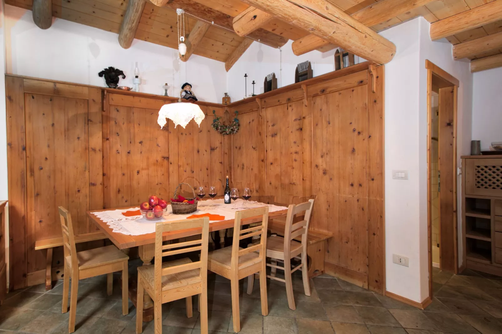 Calle-Dining room