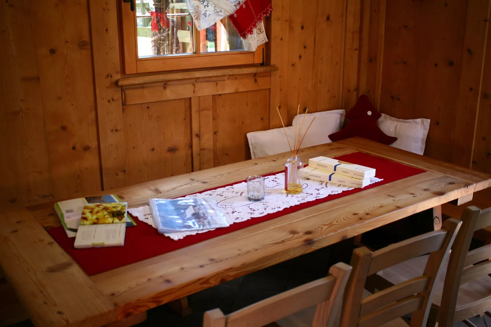 Alette-Dining room