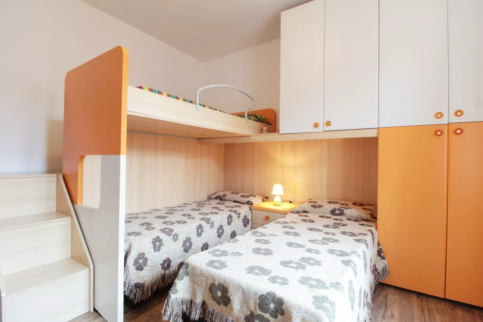 Ronzo Chienis-Bedroom