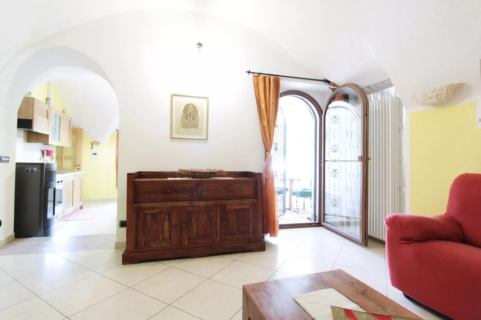 Ronzo Chienis-Living room