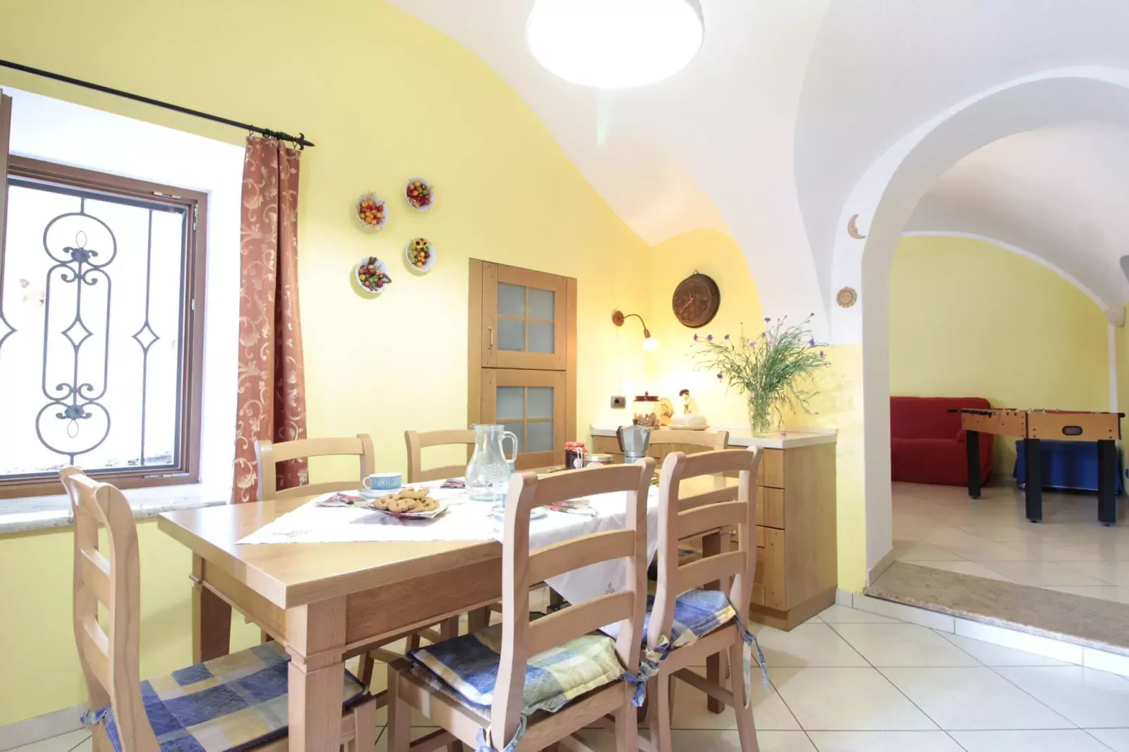 Ronzo Chienis-Dining room
