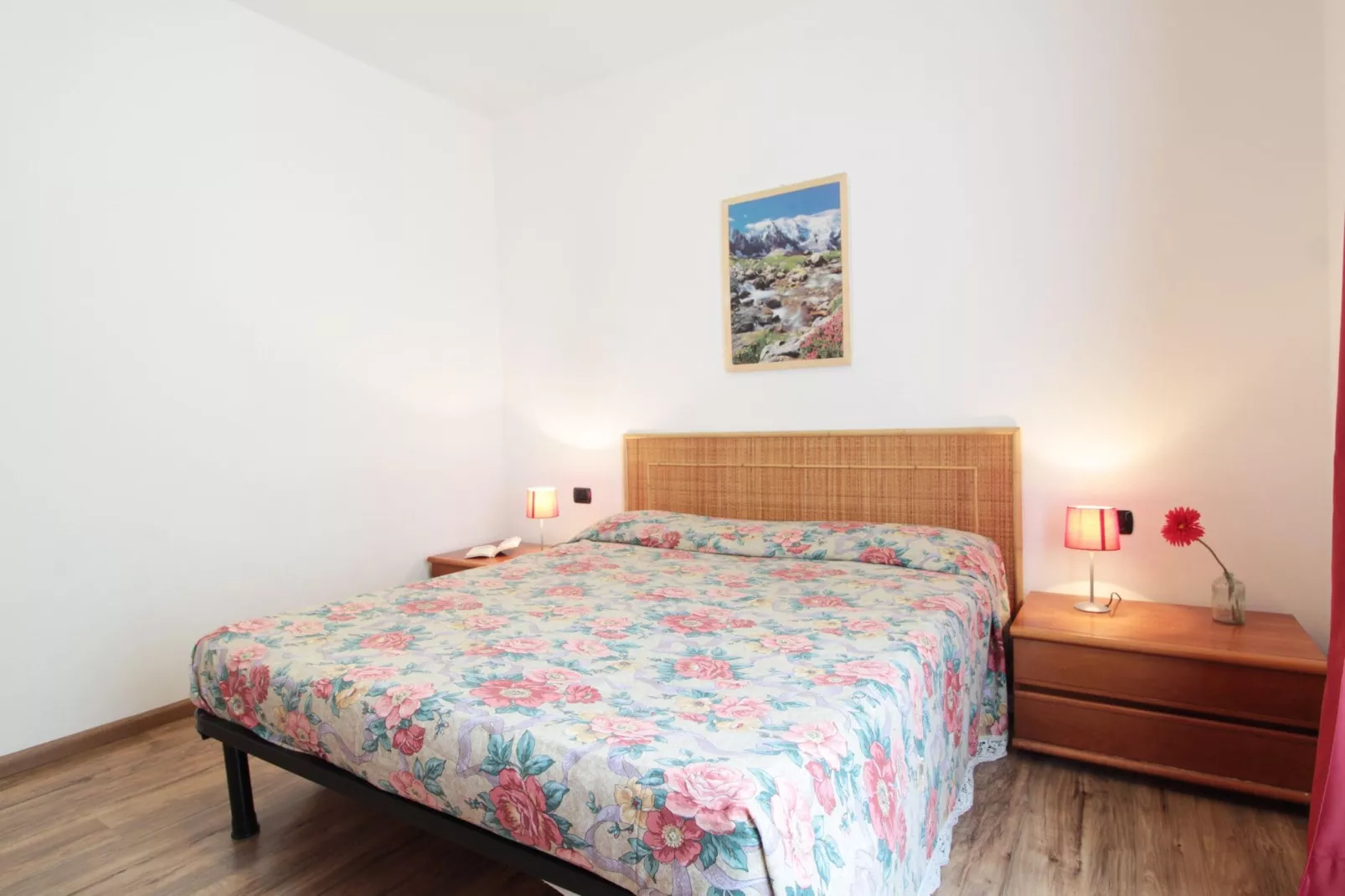 Ronzo Chienis-Bedroom