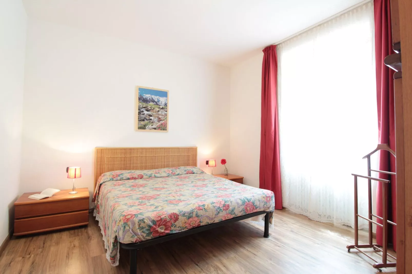 Ronzo Chienis-Bedroom