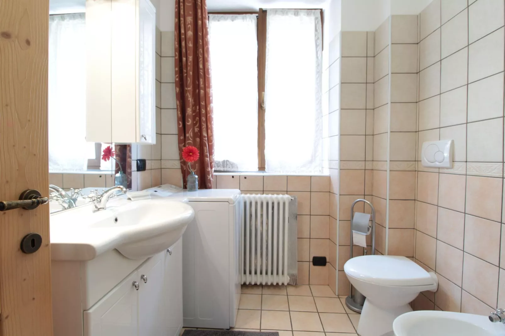 Ronzo Chienis-Bathroom