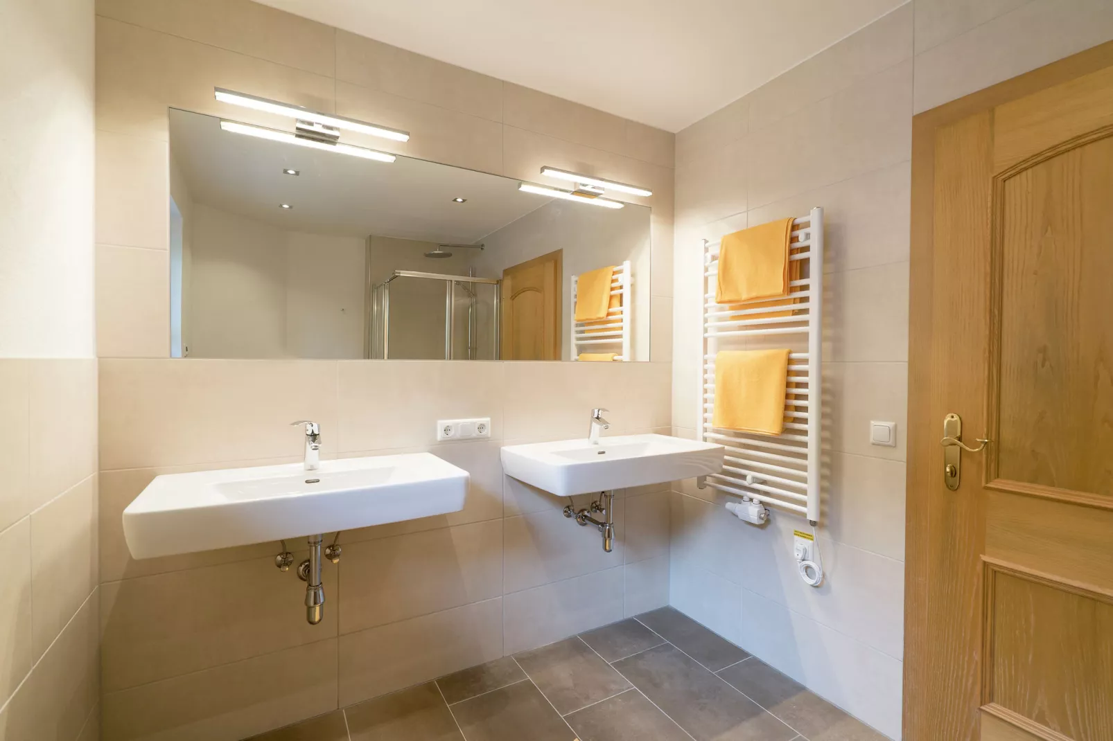 Alpensteinbock Saalbach L-Bathroom