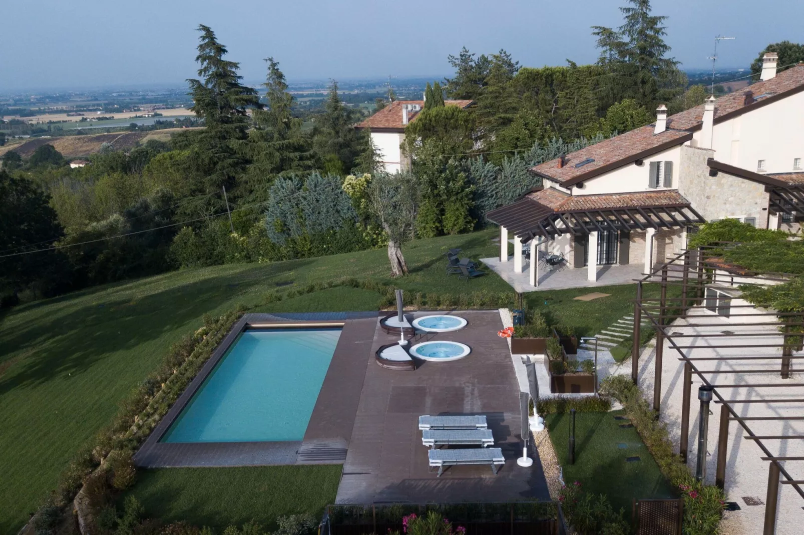 La Pergola-Swimming pool