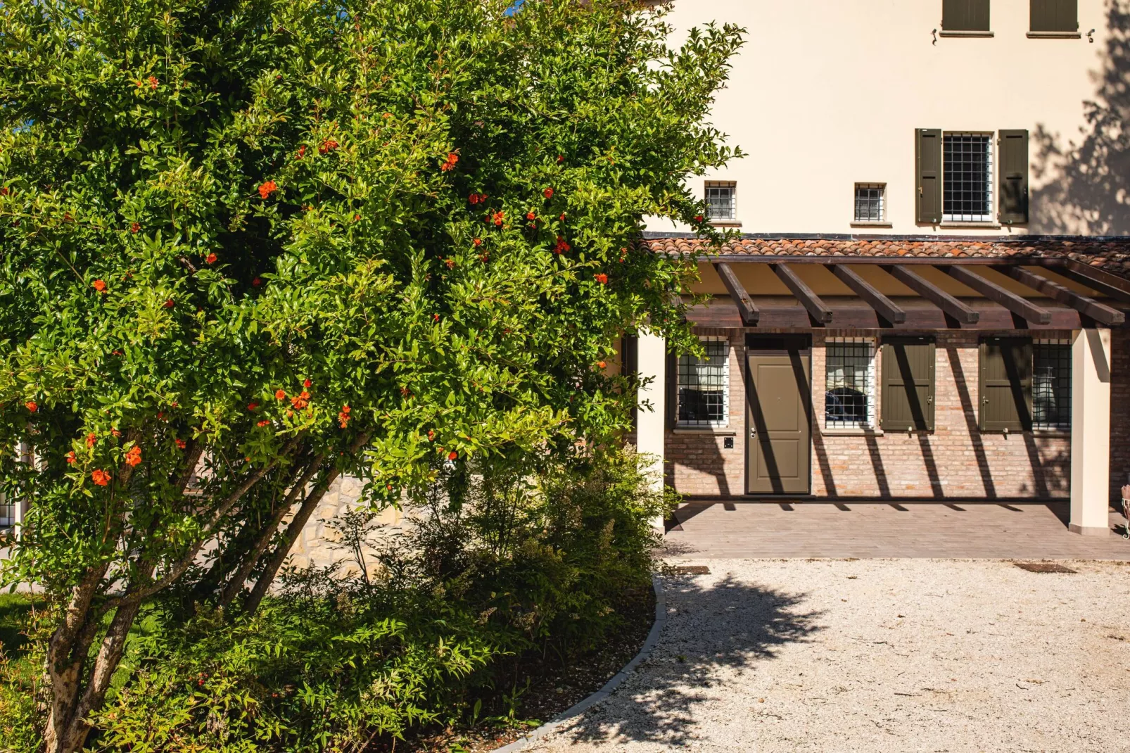 La Pergola-Exterior in summer