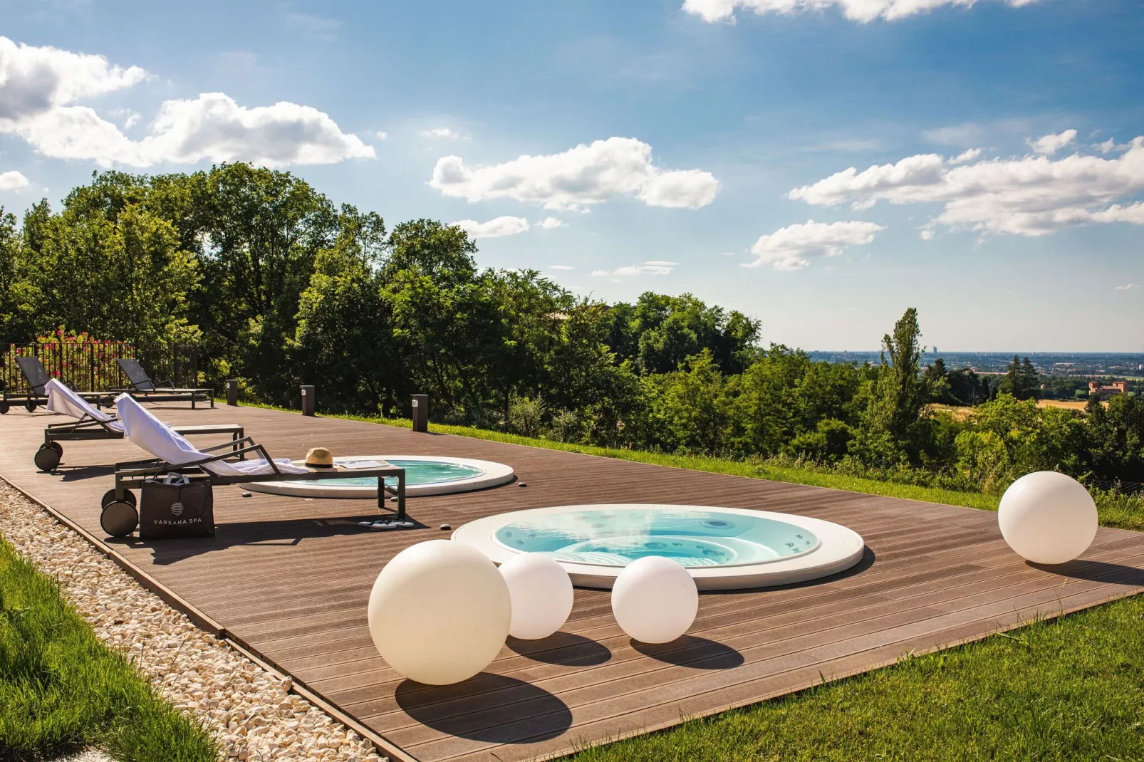 La Pergola-Swimming pool