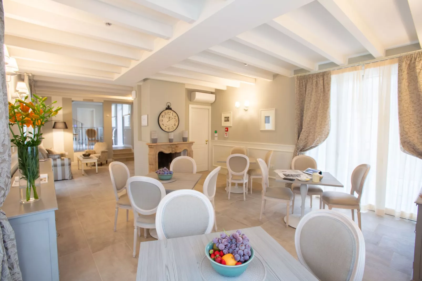La Pergola-Living room