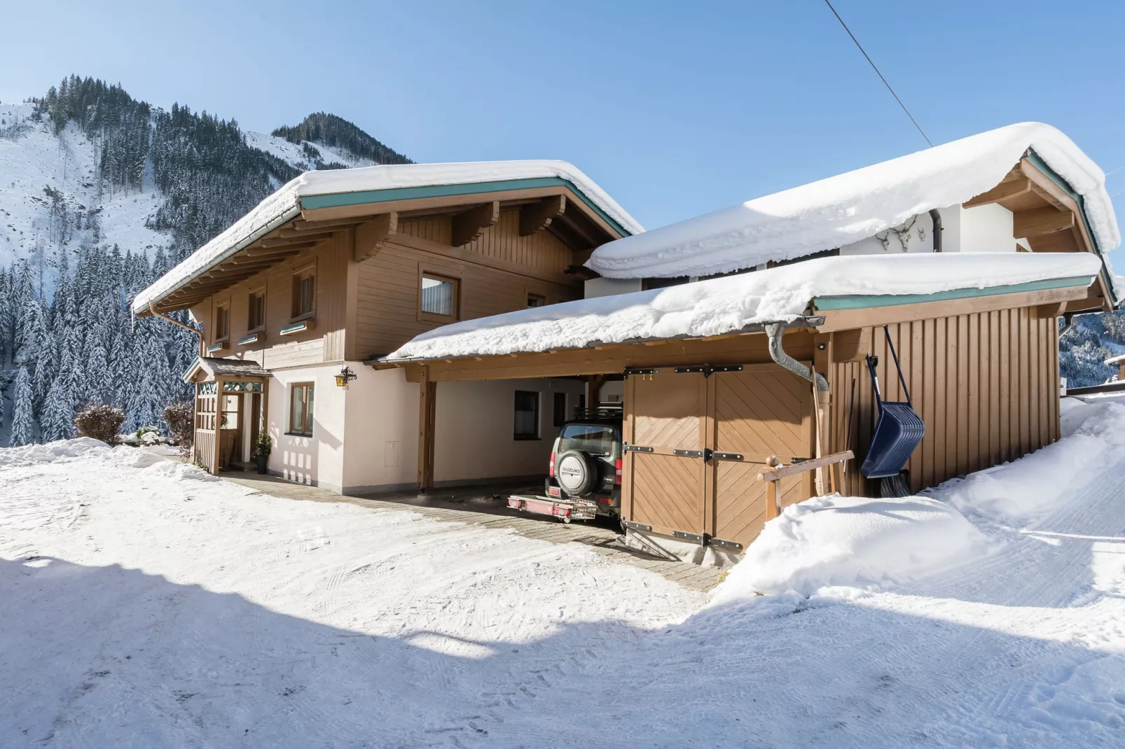 Evi-Exterior winter