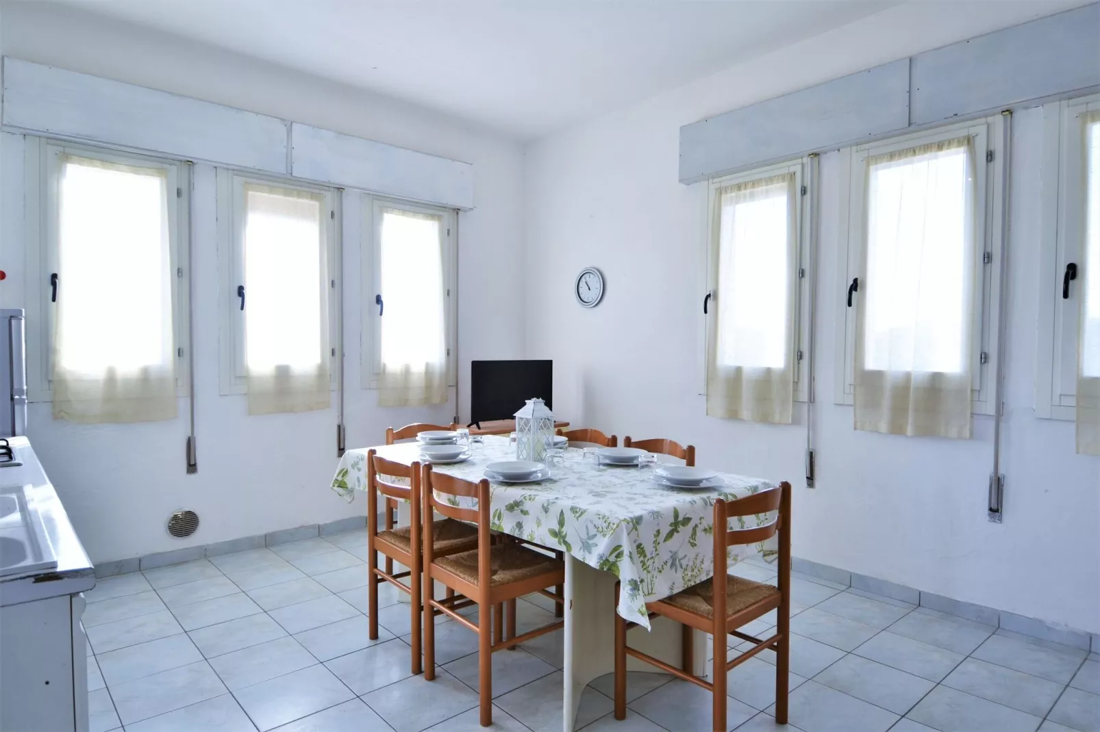 Agostina 3-Dining room