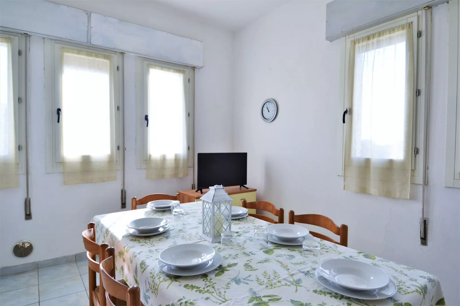 Agostina 3-Dining room