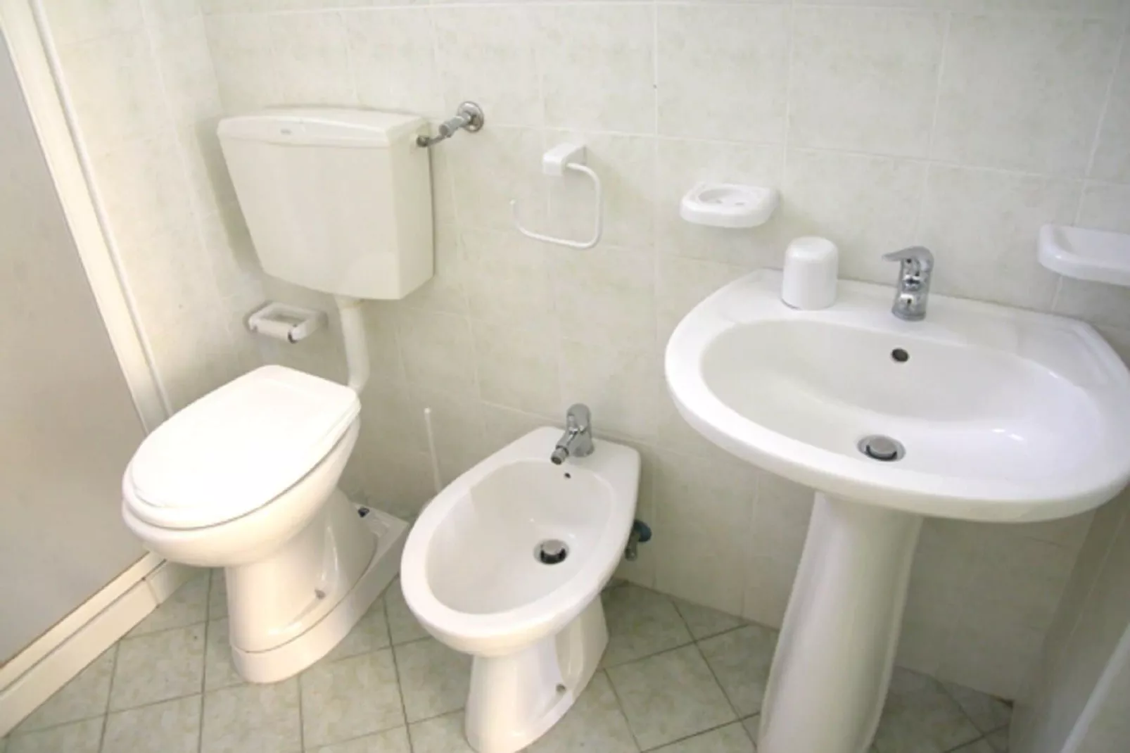 Ceseta 7-Bathroom