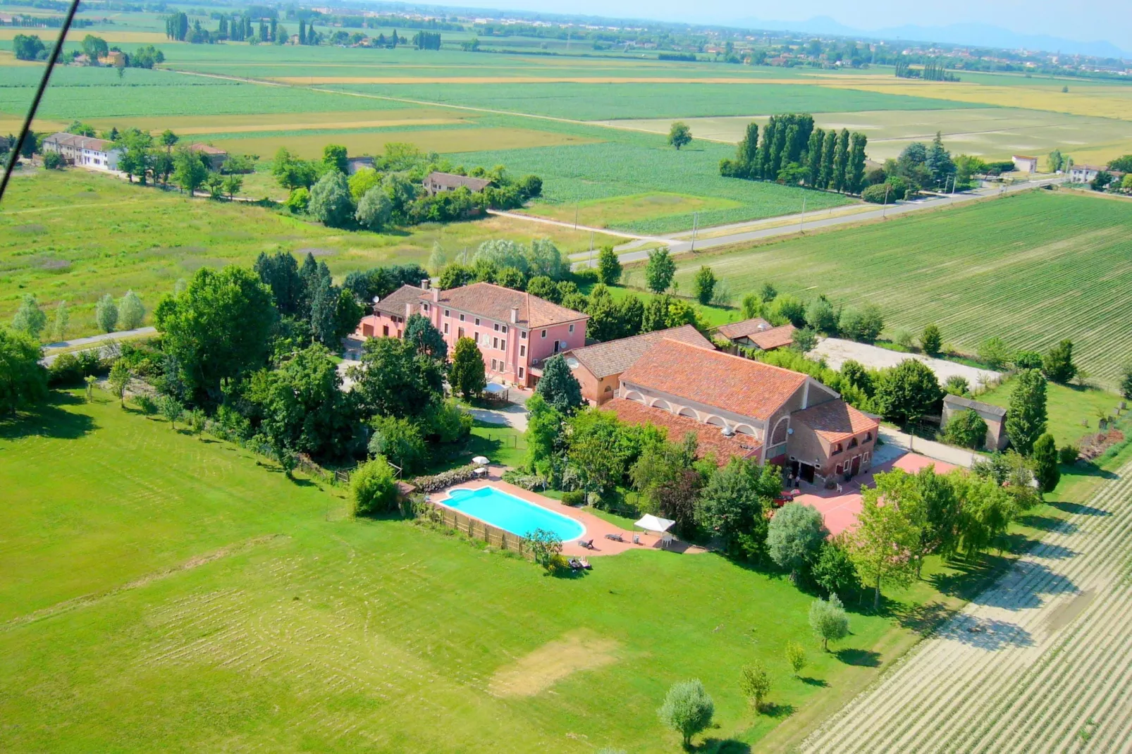 Villa Romana Uno-Gärten Sommer