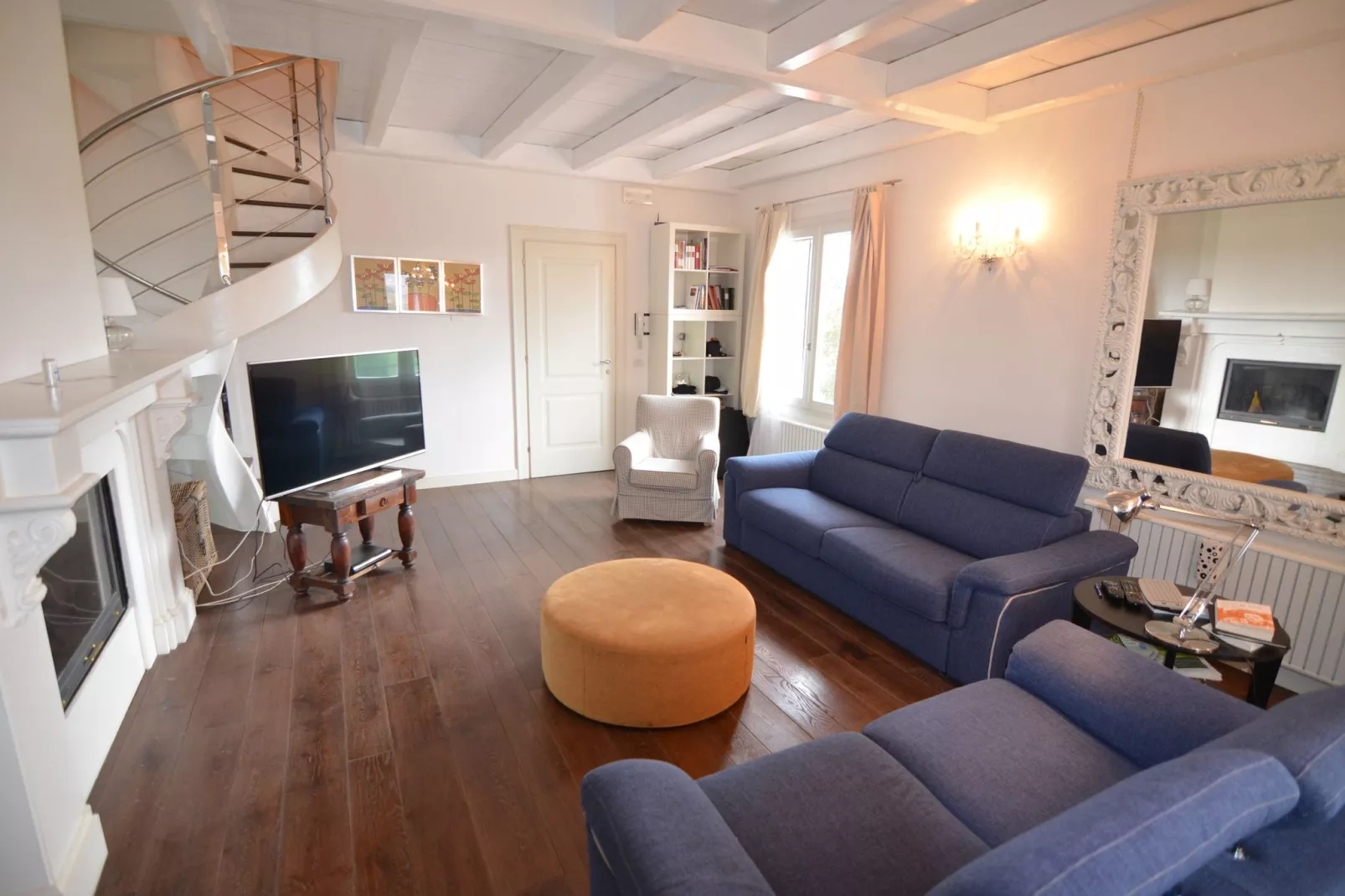 Sandro-Living room