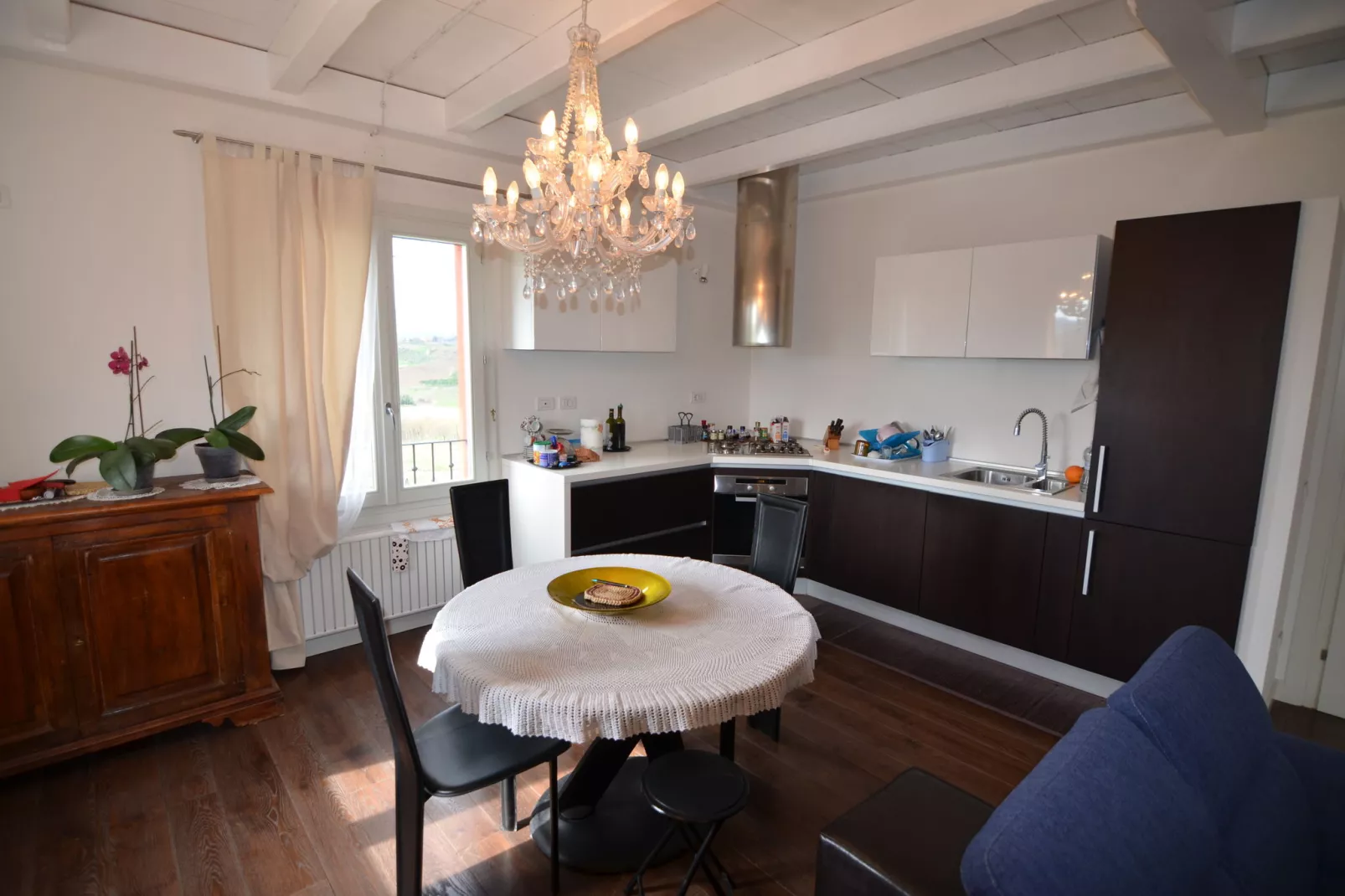 Sandro-Dining room