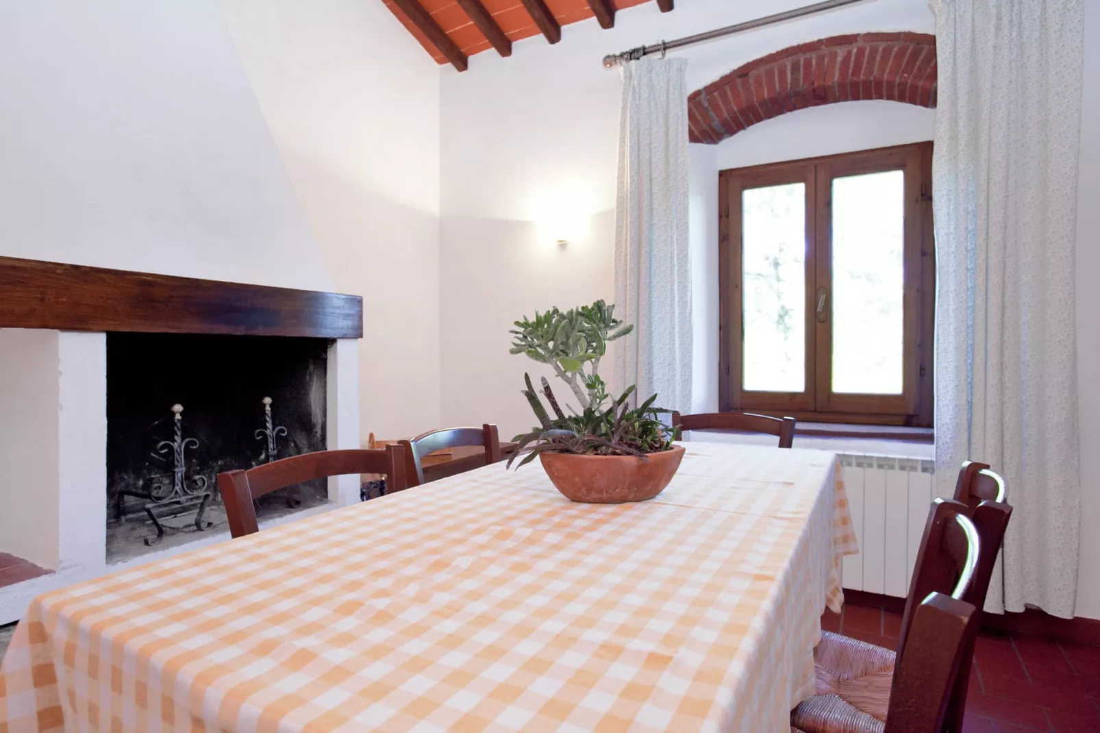 Lobelia-Dining room