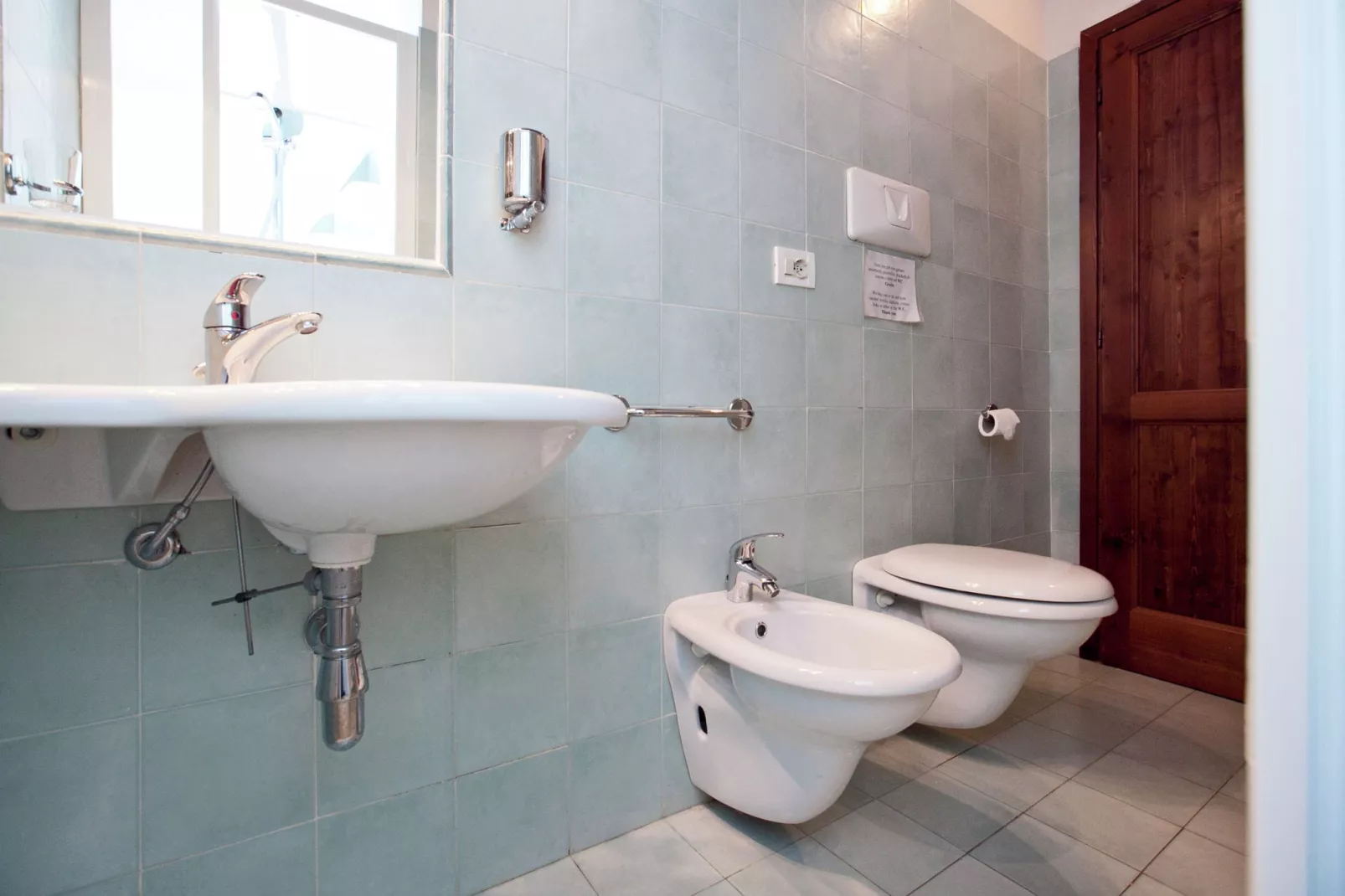 Lobelia-Bathroom