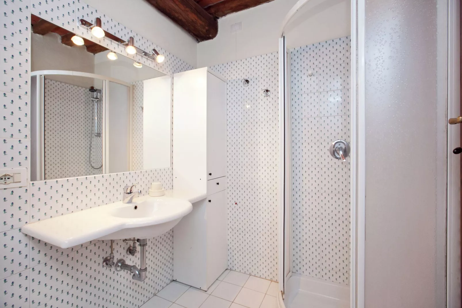 Smeraldo-Bathroom
