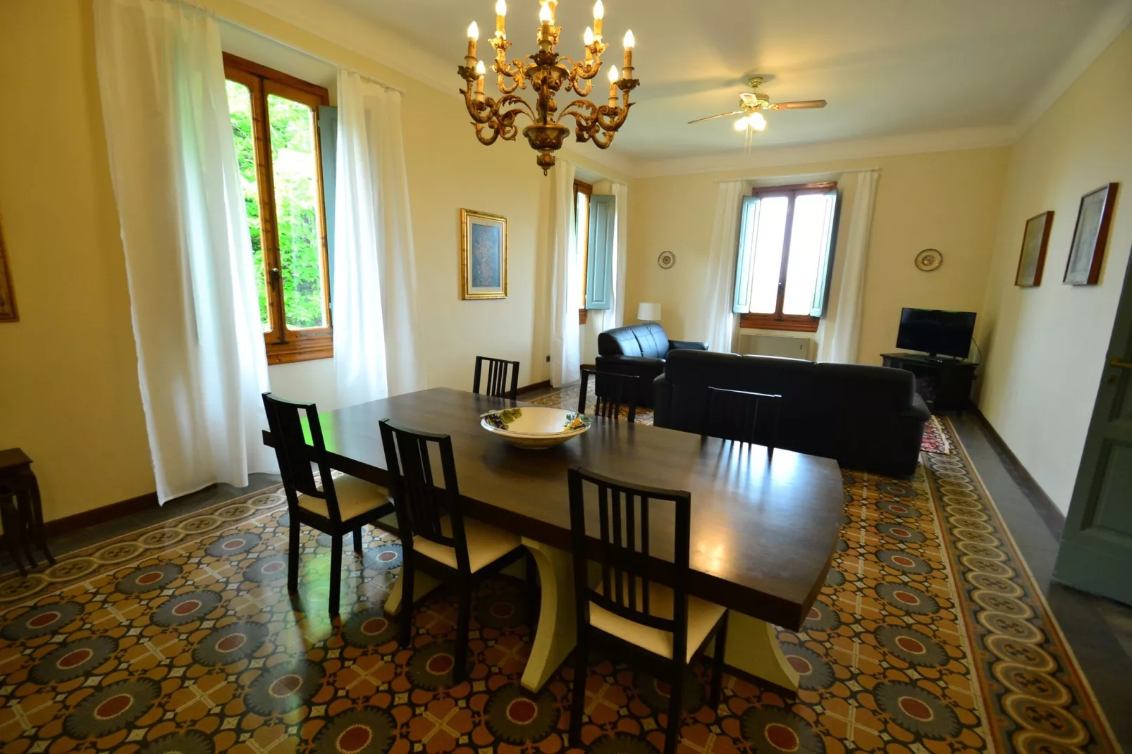 Sopra Nisa-Dining room