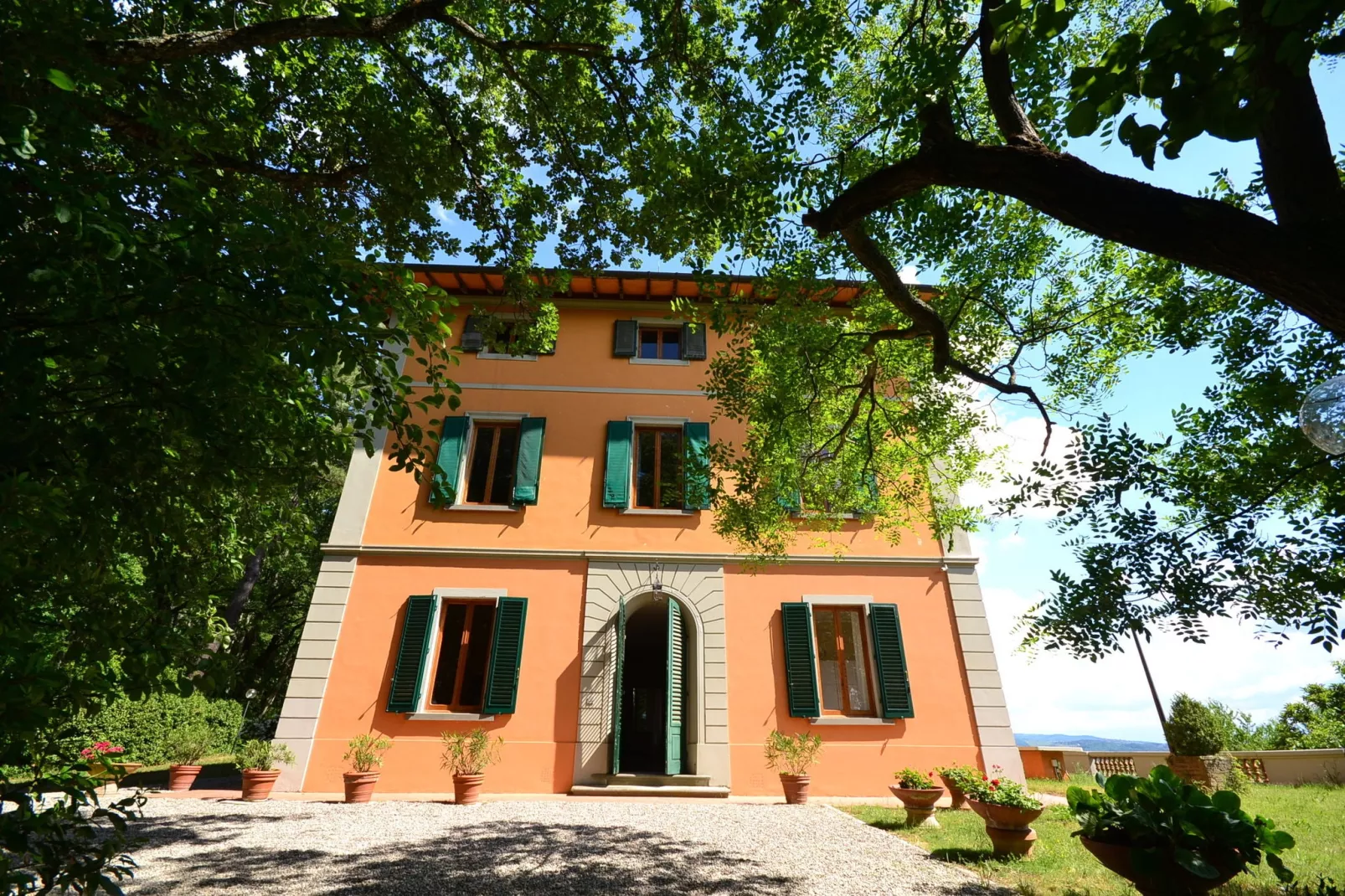 Terra Nisa-Exterior summer