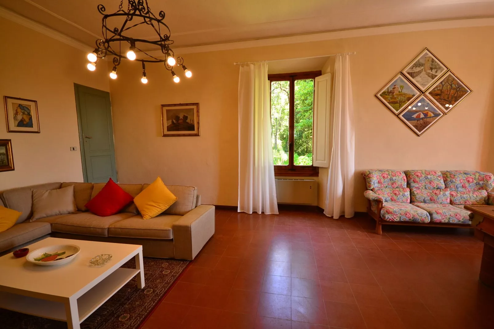 Terra Nisa-Living room