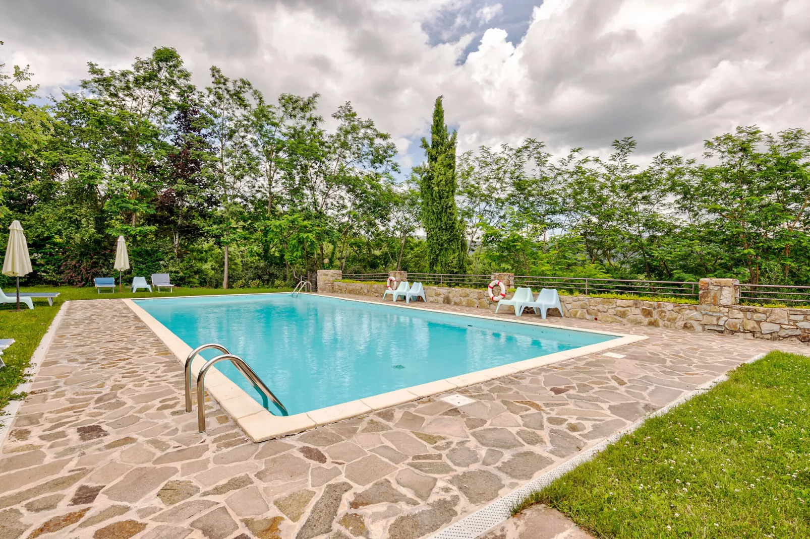 Nimphaea-Pool