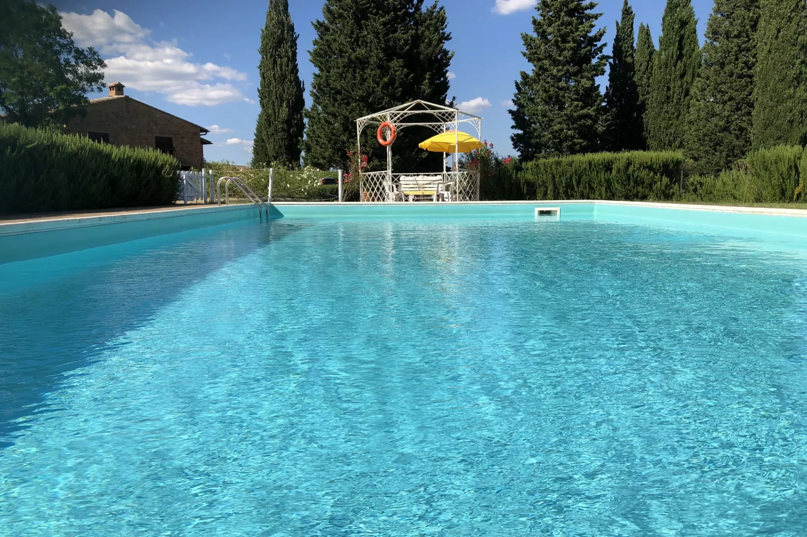 Iris-Swimming pool