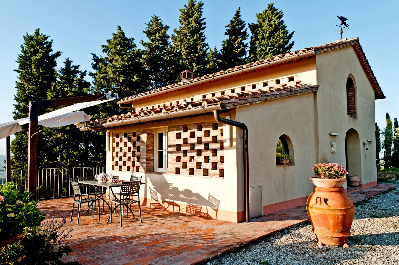Sotto Colle-Exterior summer