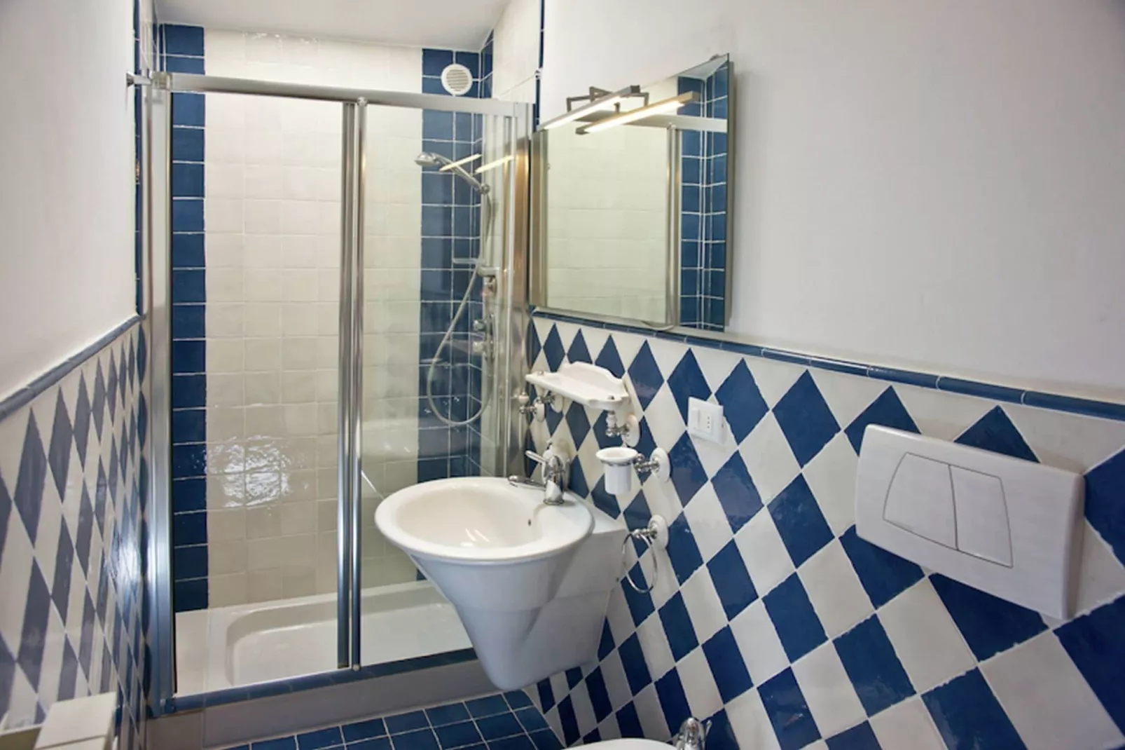 Leonardo-Bathroom