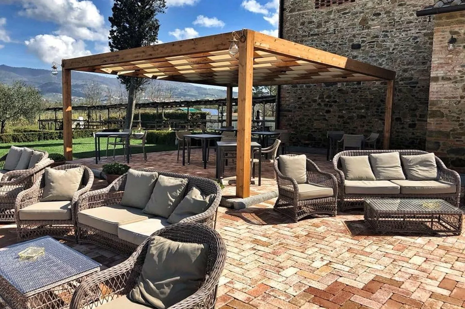 Pergola-Terrace balcony