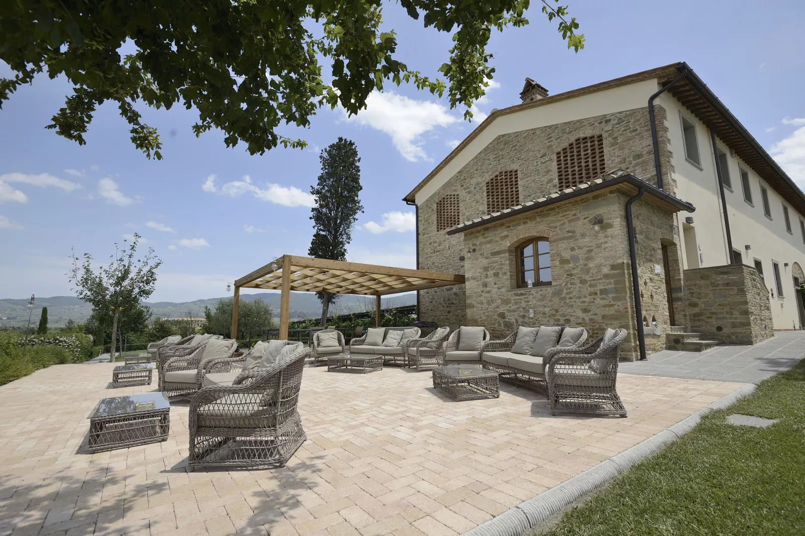 Pergola-Terrace balcony
