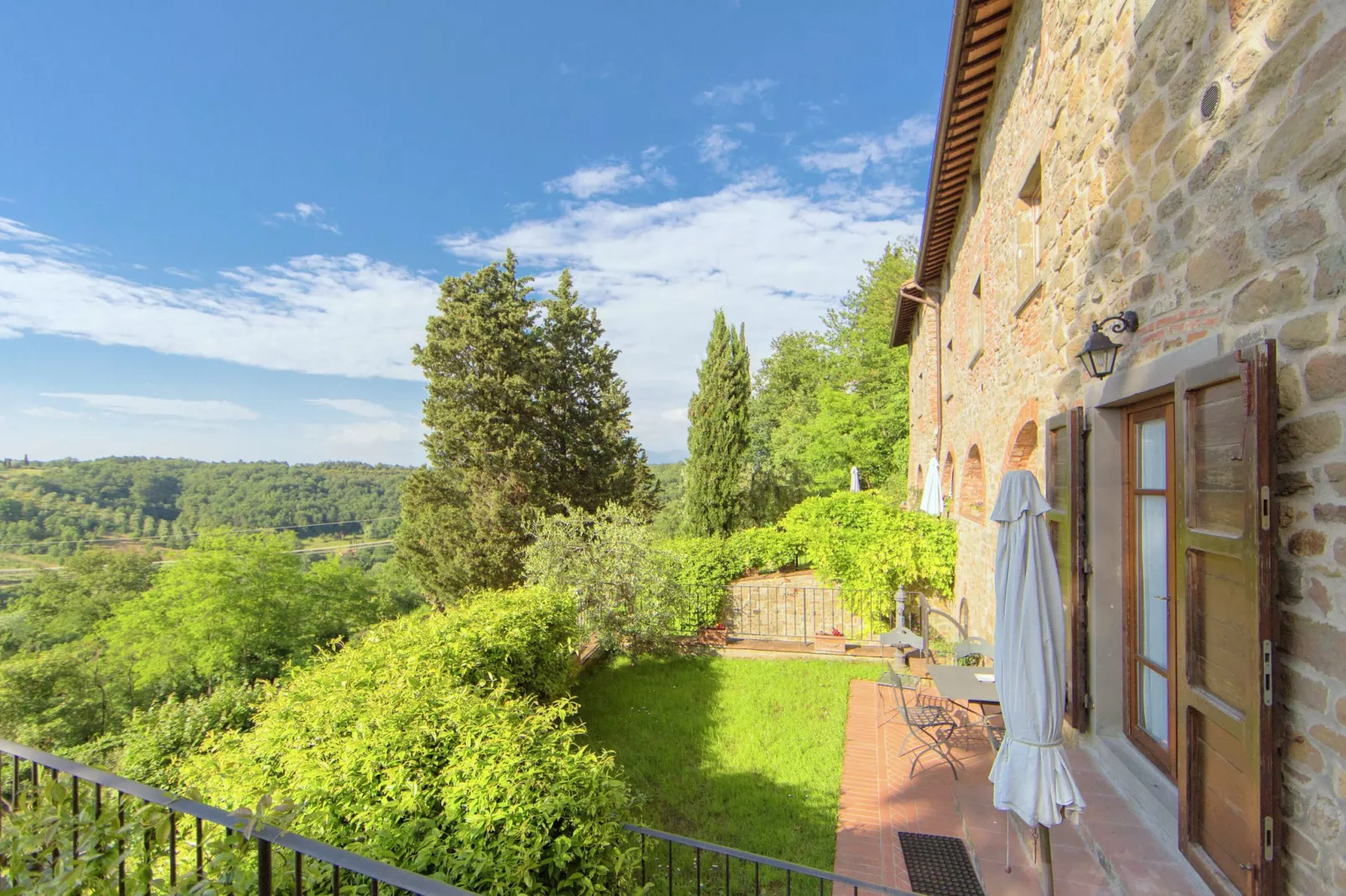Gaville 4-Exterior summer