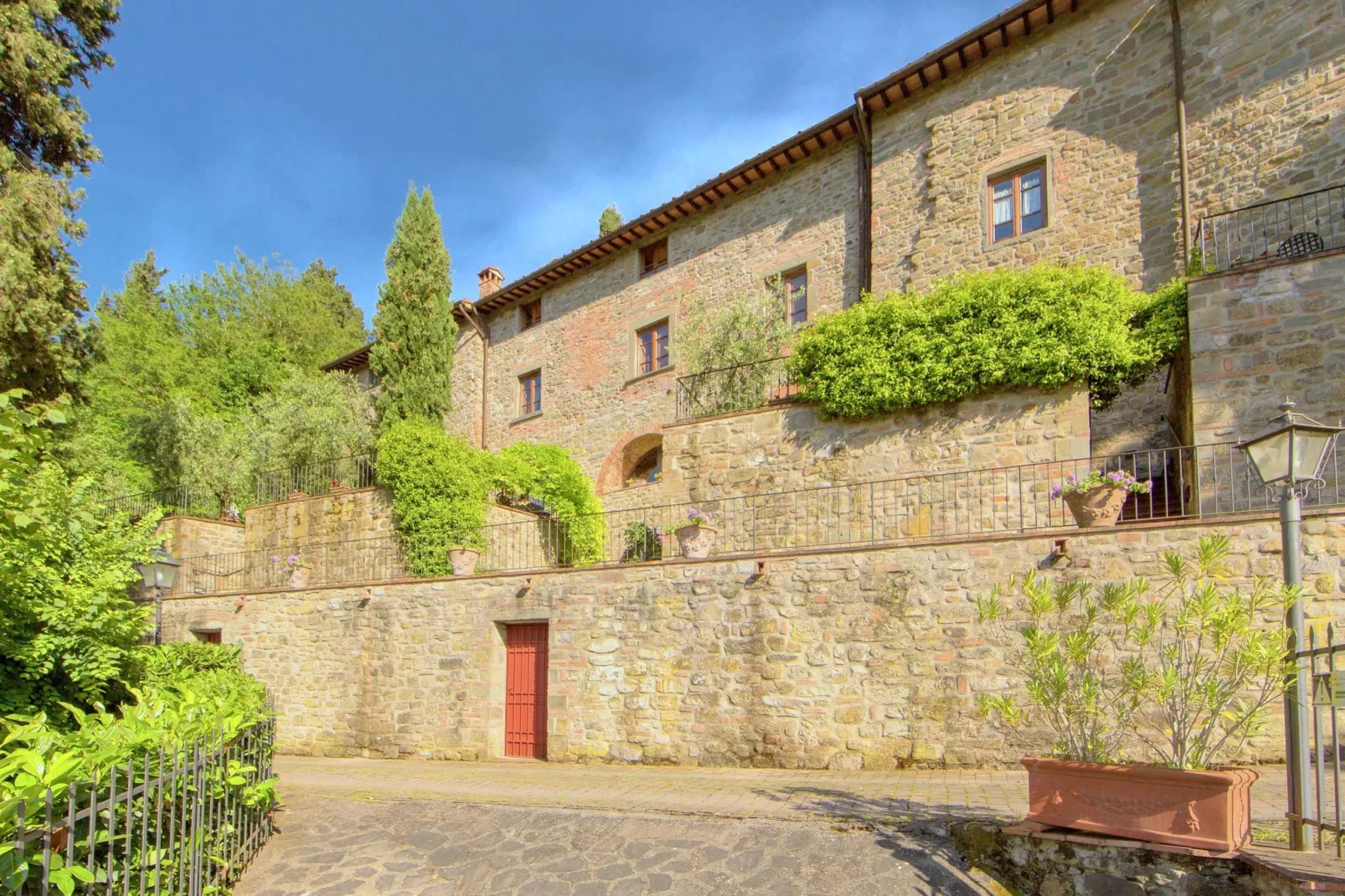 Gaville 4-Exterior summer