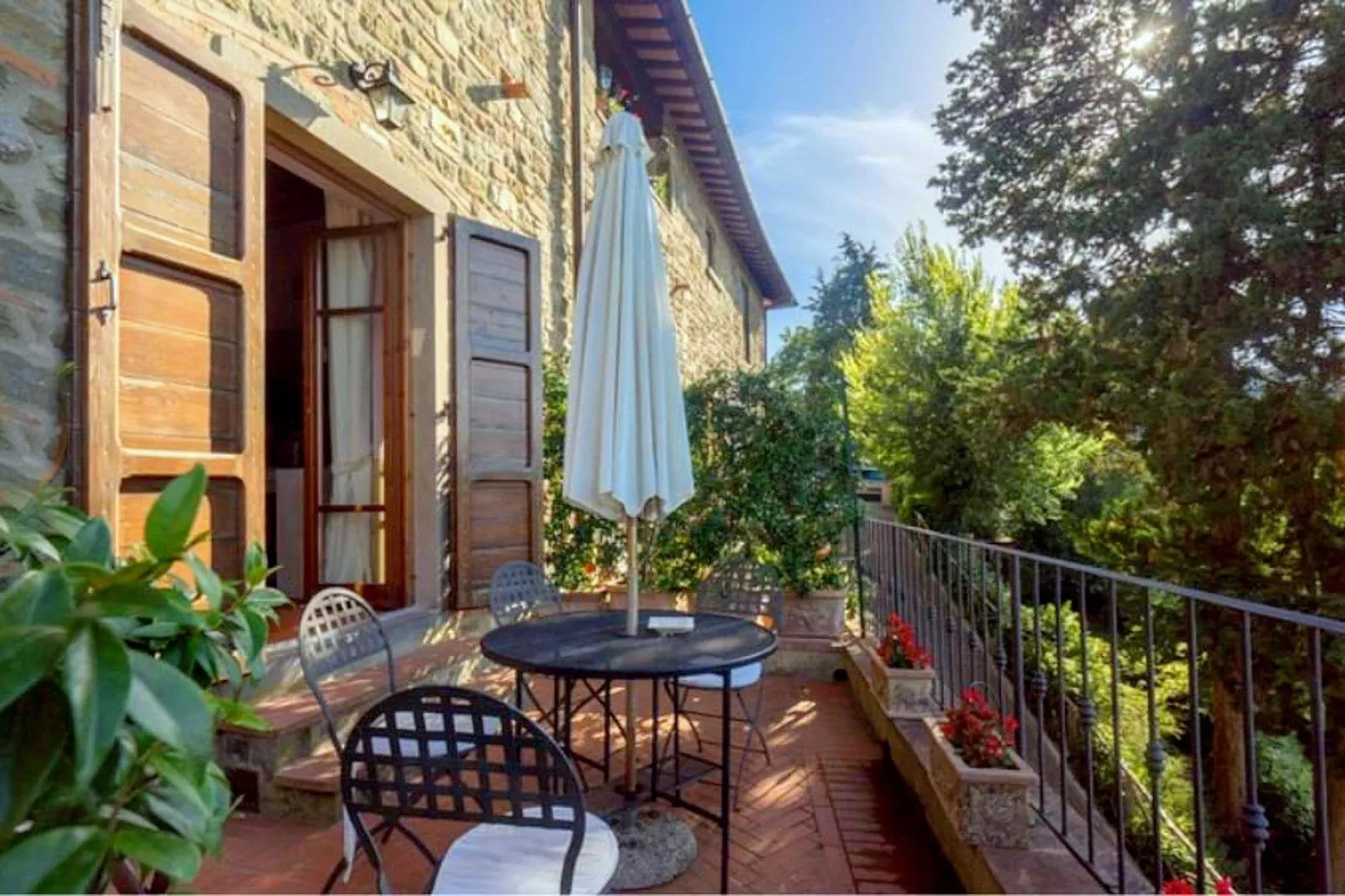 Gaville 4-Terrace balcony