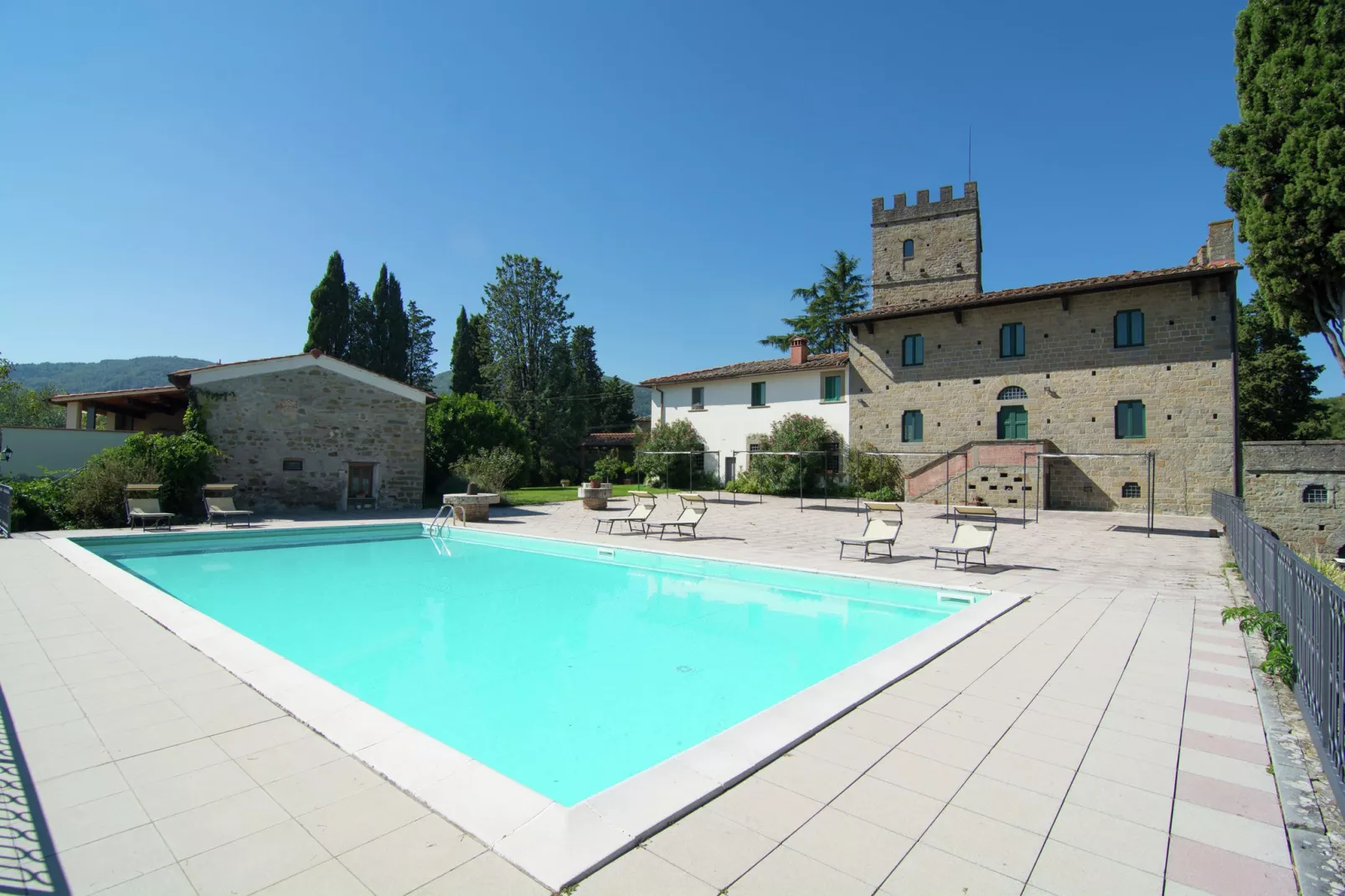 Camino Ugo-Pool
