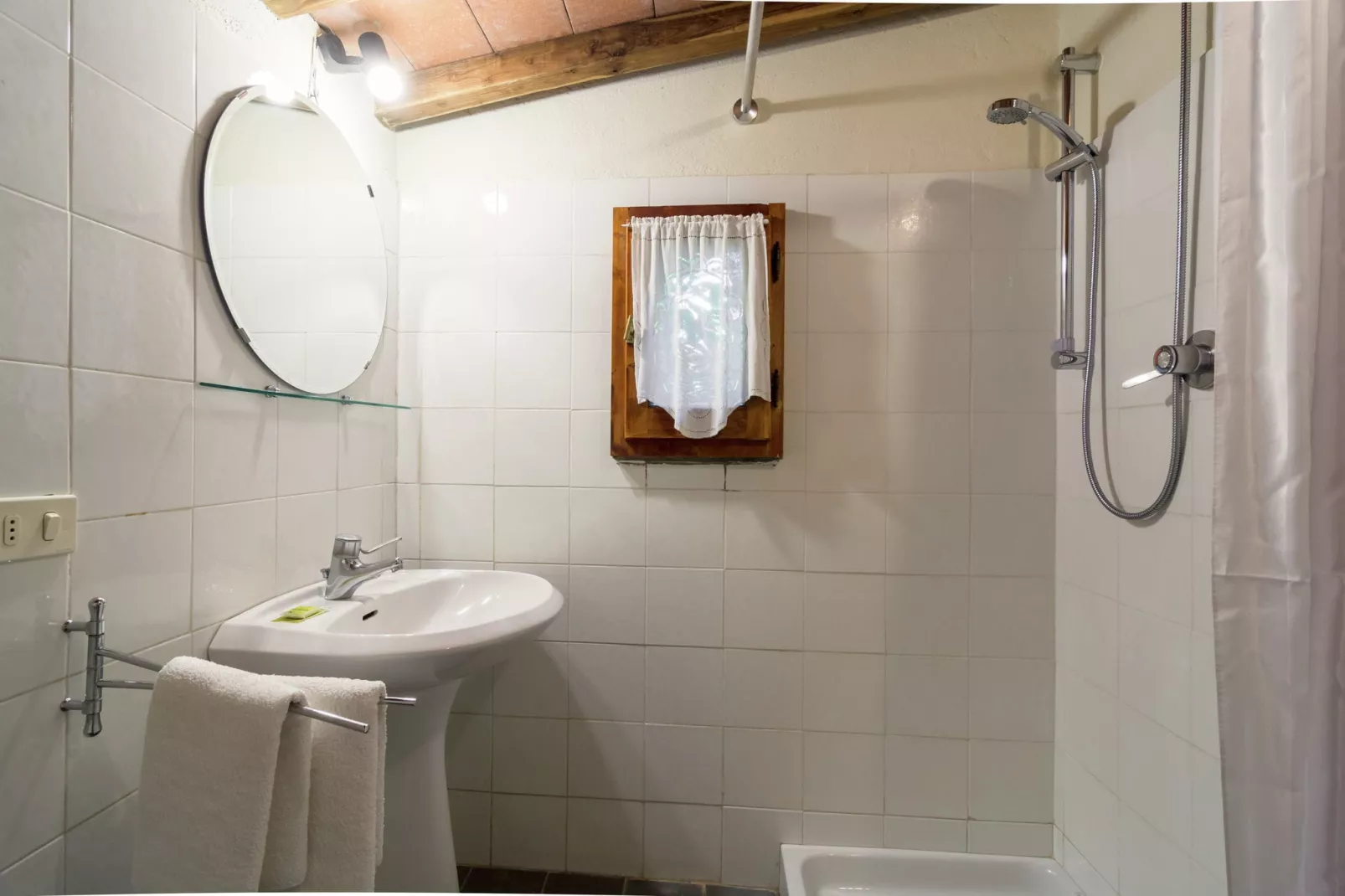 Camino Ugo-Bathroom