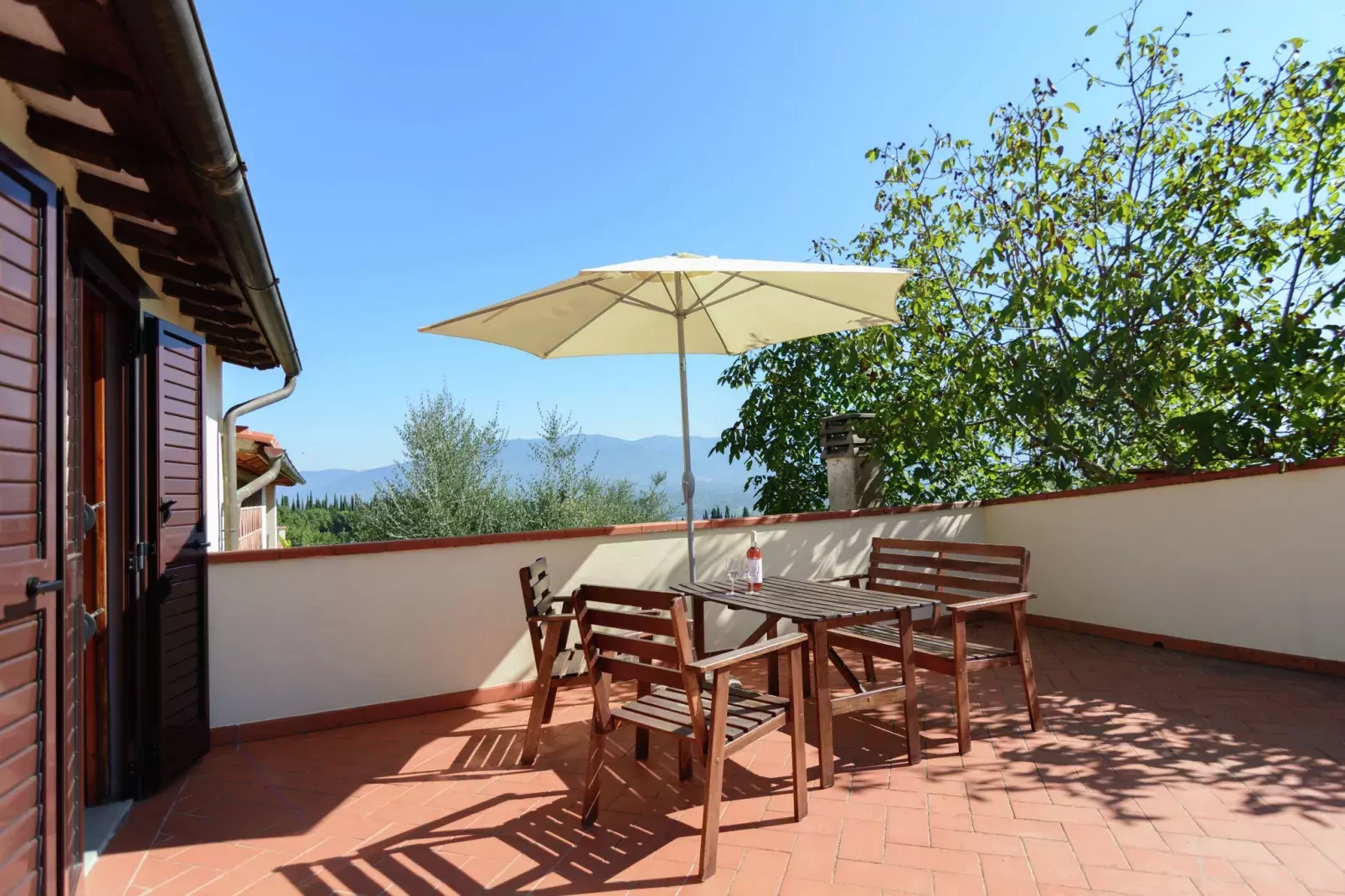 Camino Ugo-Terrace balcony
