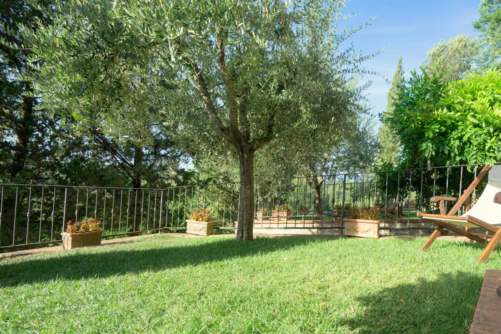 Gaville 8-Gardens summer