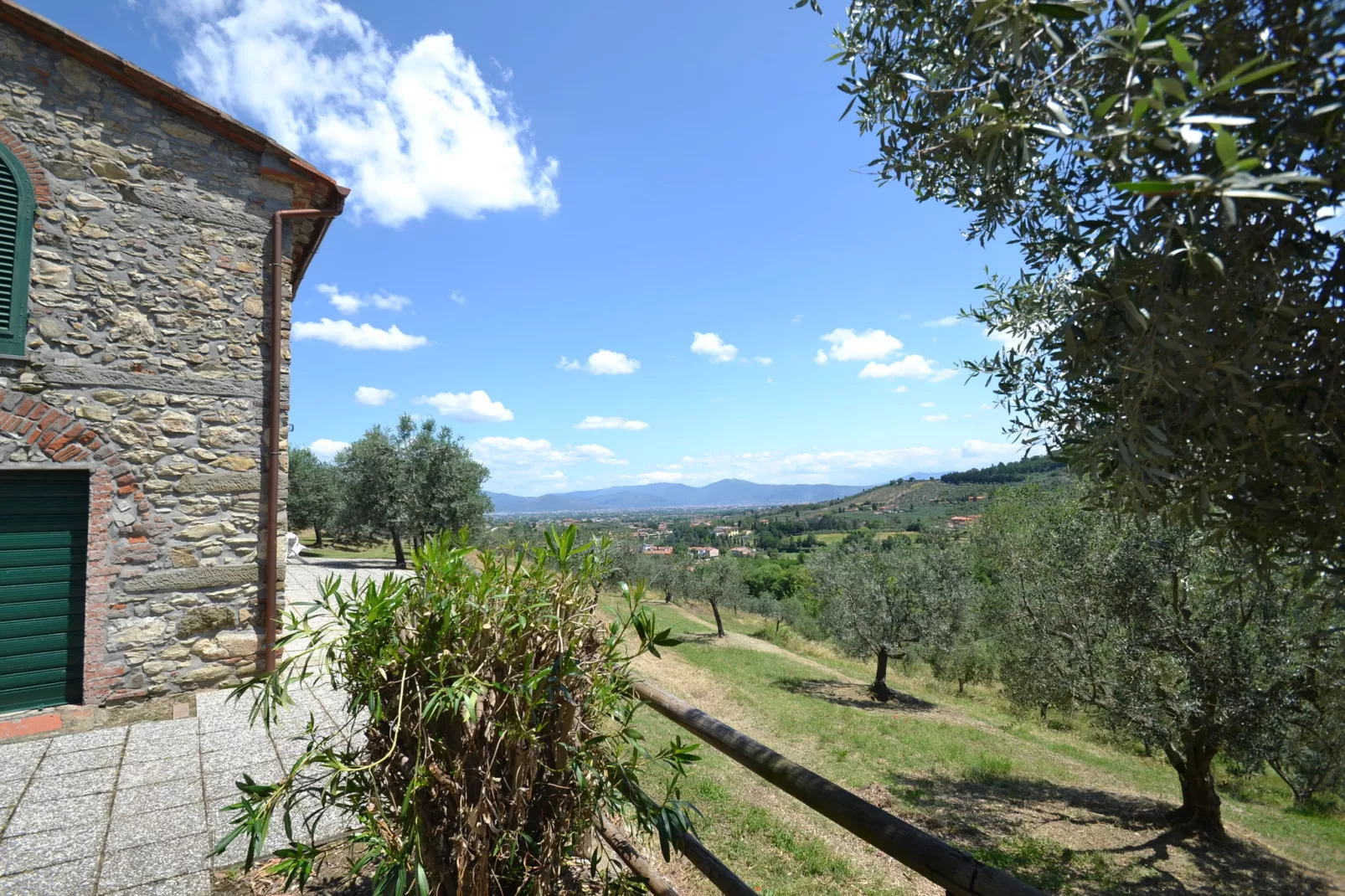 La Casa dei Due Olivi-Gardens summer