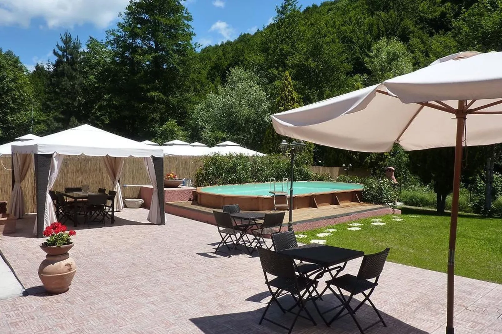Insieme in Panche-Gardens summer